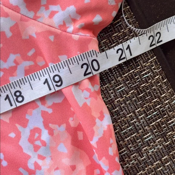 Under Armour Tee - NEW - Picture 5 of 5